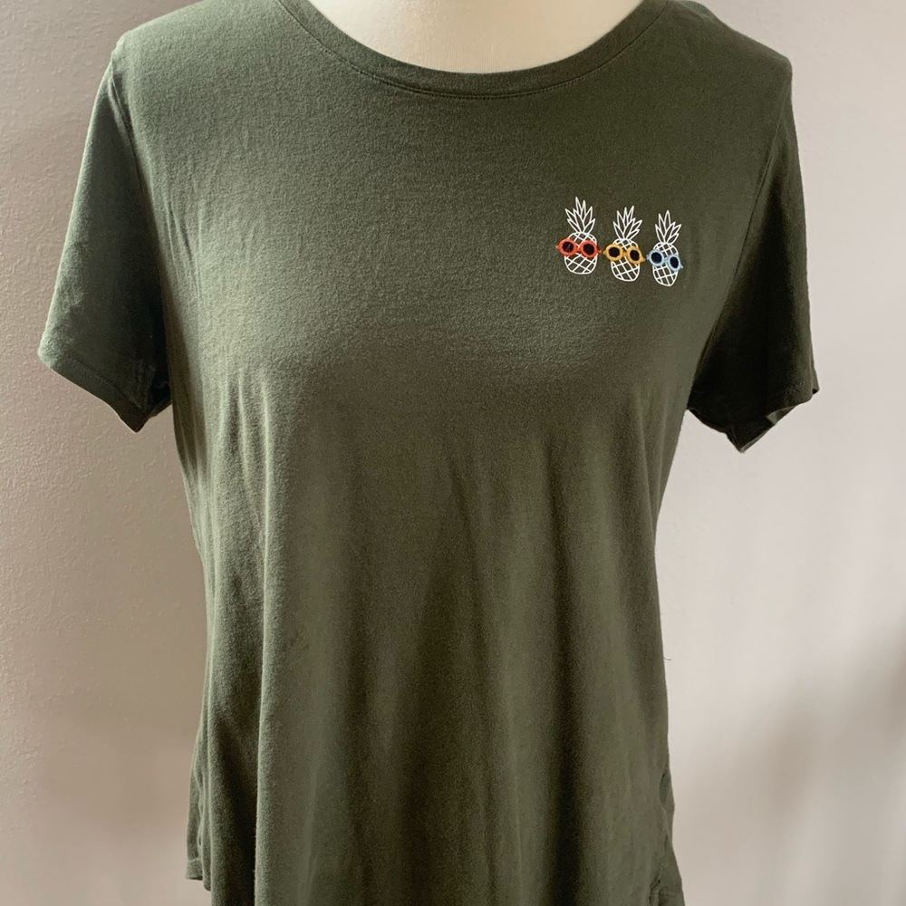 FITTED TEE